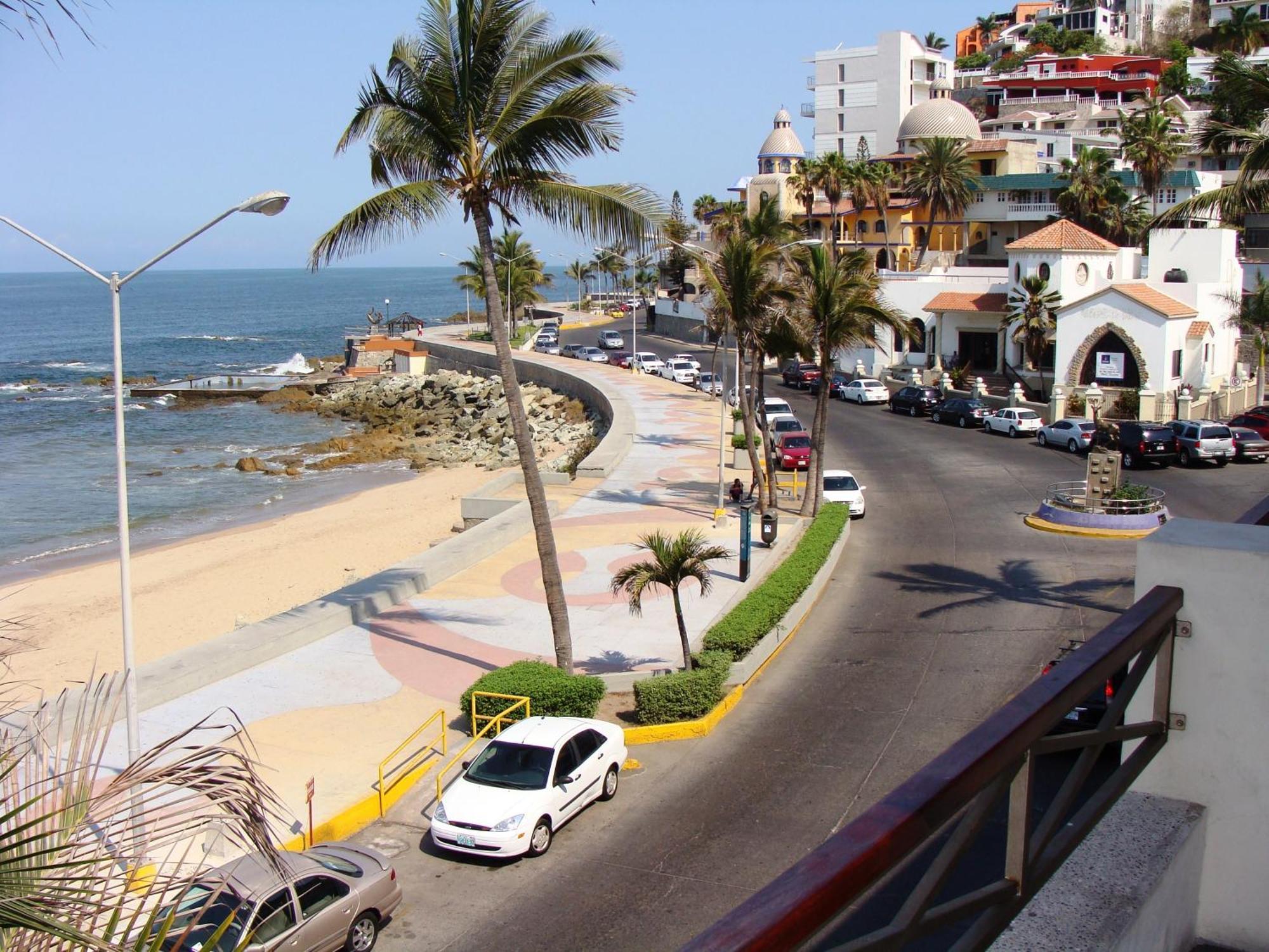 מזטלן Hotel La Siesta Malecon מראה חיצוני תמונה