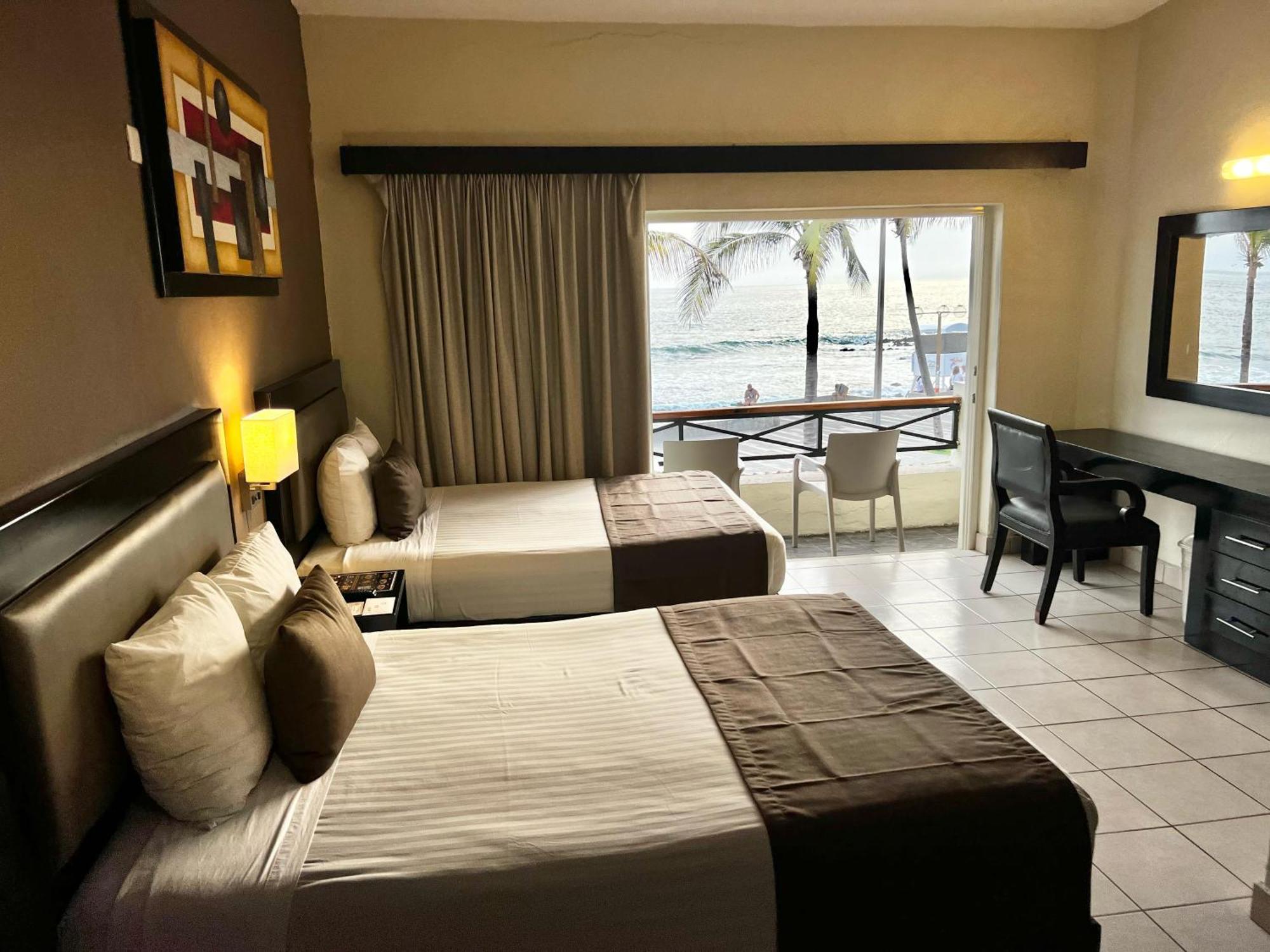 מזטלן Hotel La Siesta Malecon חדר תמונה