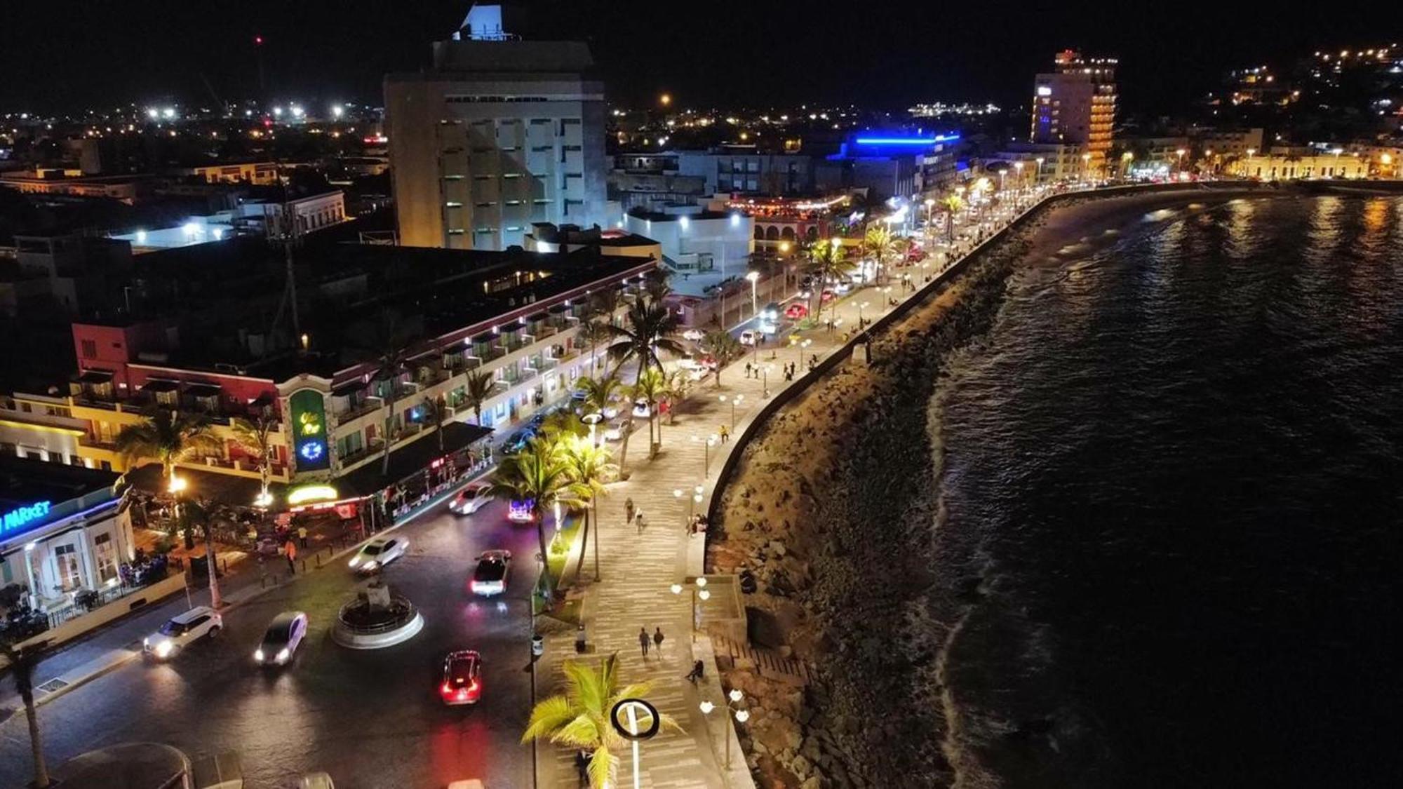 מזטלן Hotel La Siesta Malecon מראה חיצוני תמונה