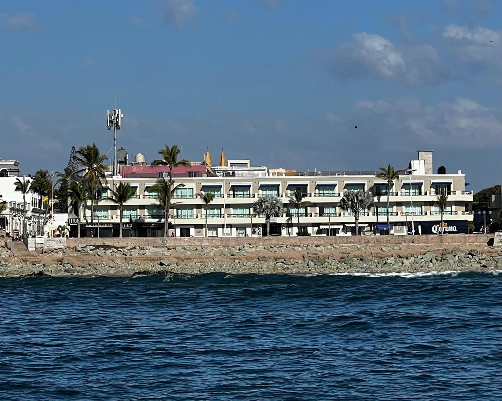 מזטלן Hotel La Siesta Malecon מראה חיצוני תמונה