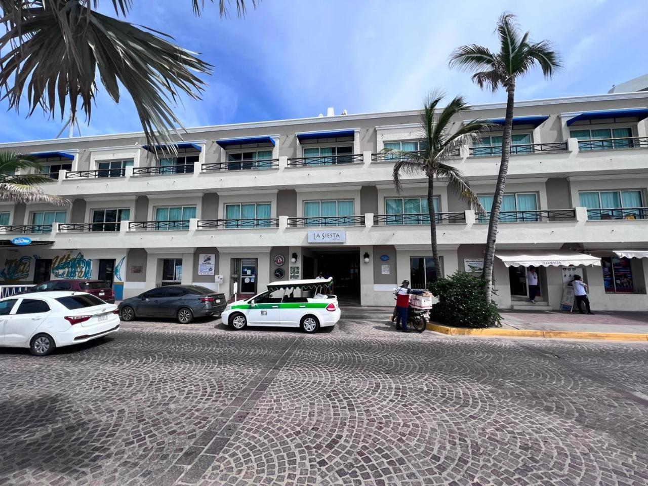 מזטלן Hotel La Siesta Malecon מראה חיצוני תמונה